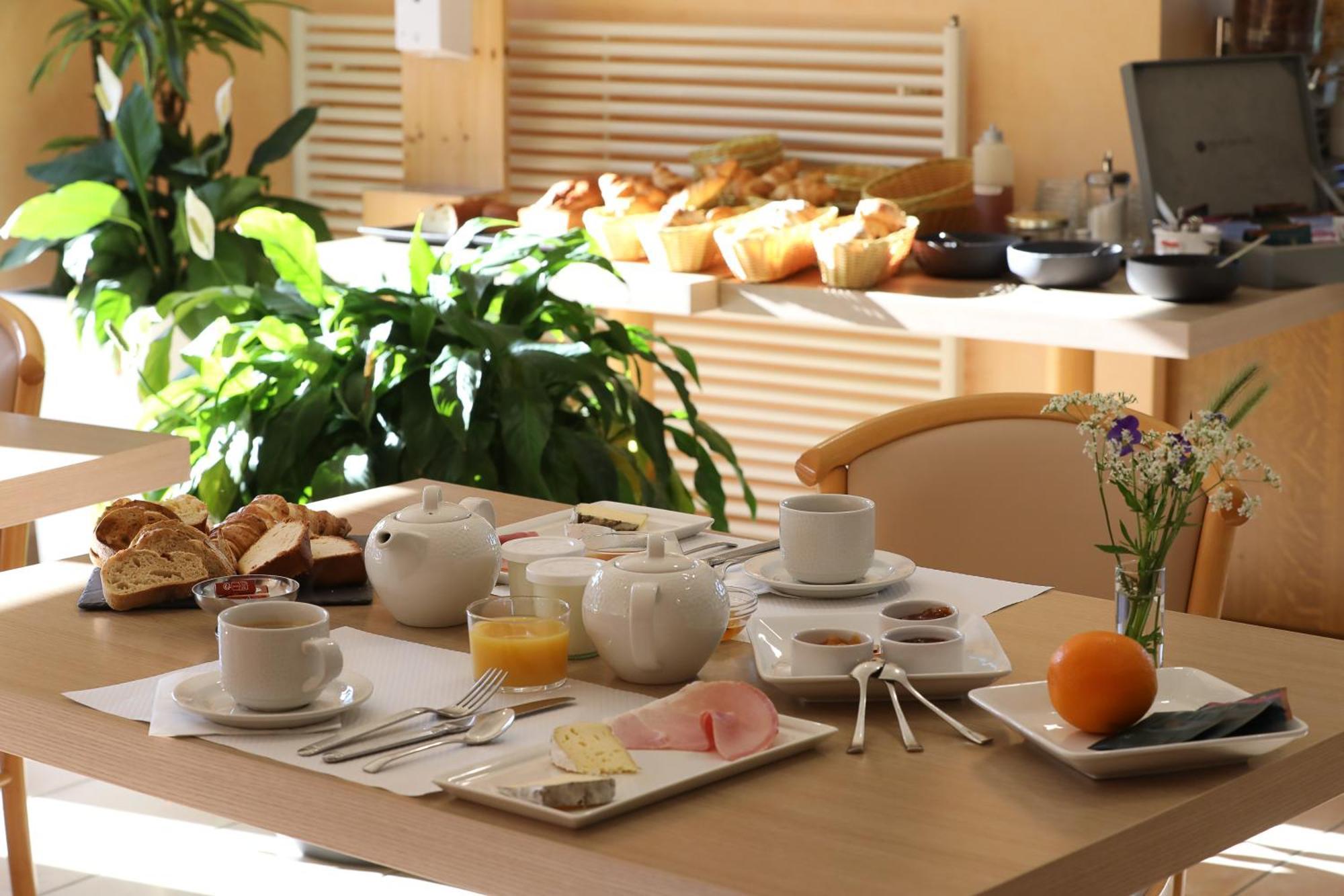 Logis Hotel Spa Restaurant Le Provence Lanarce Eksteriør billede